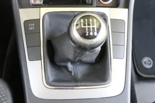 Passat 3C Mittelkonsole Verkleidung Radio Klappe Abdeckung Dekor silber/schwarz - Bild 3