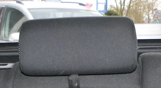 Golf 6 Variant Kombi AJ5 Kopfstützen Kopfstütze hinten in Mitte mittig schwarz w - Bild 1