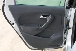 VW Polo 6R 1x Türverkleidung Verkleidung Tür 4/5-Türer hinten links schwarz - Bild 1