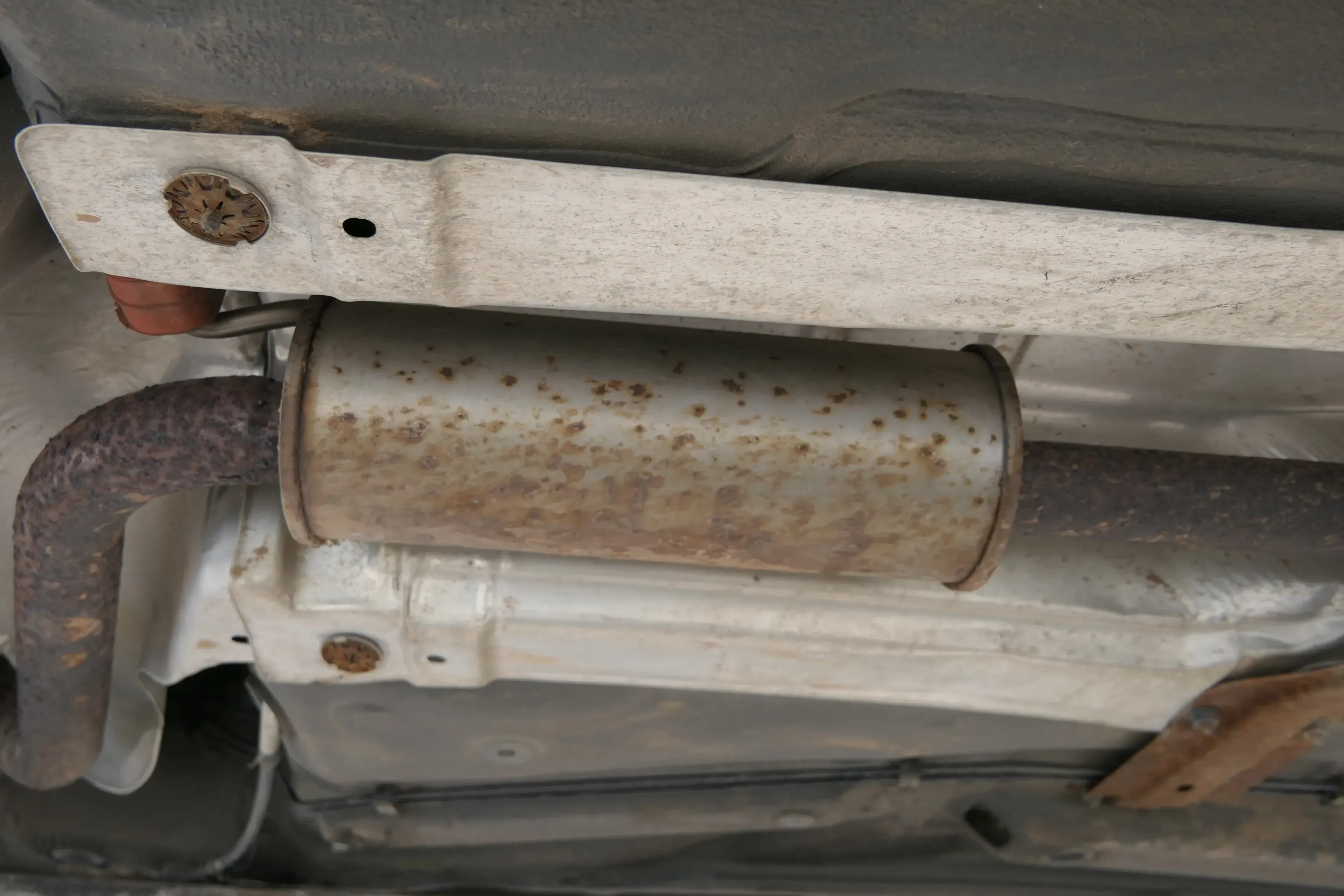 Fabia 5J Auspuff Mittelschalldämpfer Mitte Benziner Mitteltopf 1,2 CBZA CBZ CBZB - Bild 1