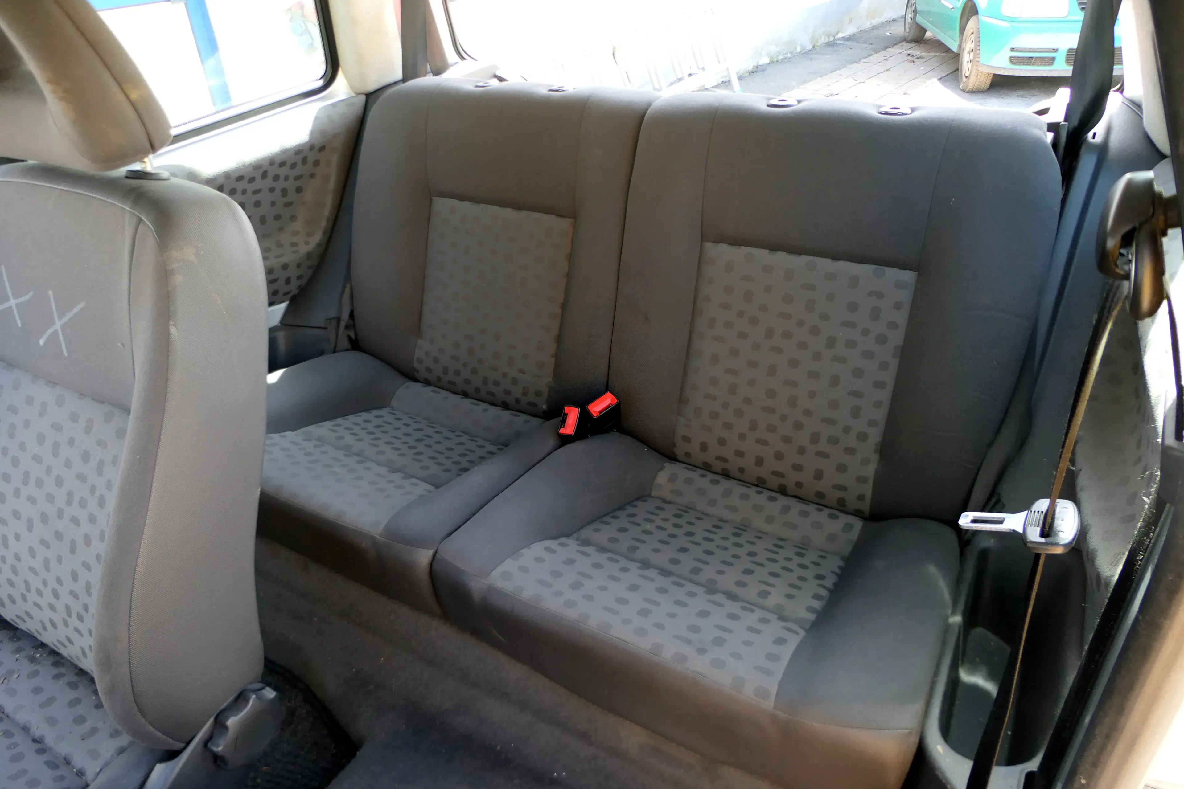 VW Lupo Seat Arosa Sitz Rückbank Sitzfläche für Kopfstützen schwarz - Bild 1