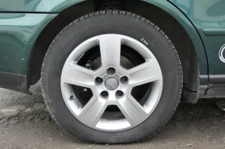 Aud A4 B5 A6 4B Alufelgen 205/55 R16 Sommerreifen Reifen Felgen 8E0601025B 5-6mm - Bild 4