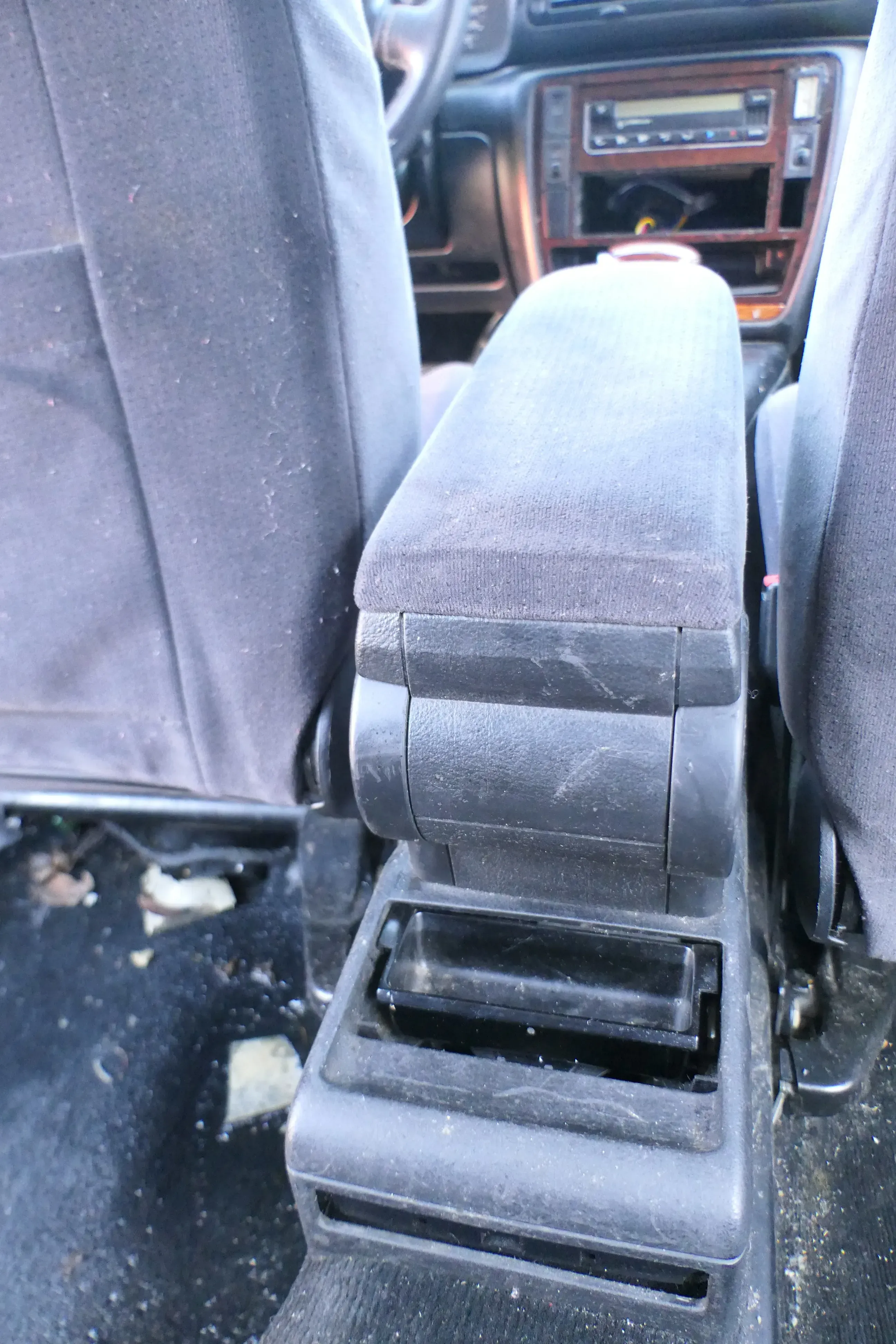 VW Passat 3B Mittelarmlehne Armlehne Lehne Mitte Original schwarz dunkel Velour - Bild 1