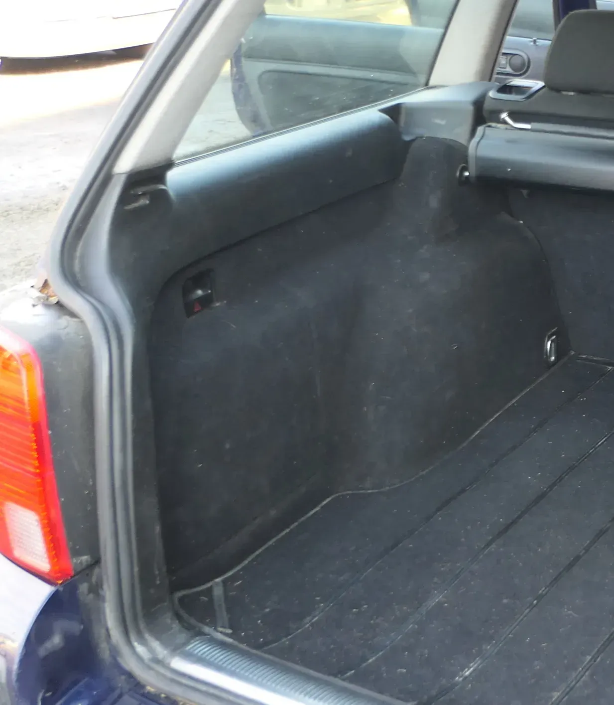 VW Passat 3BG 3B Abdeckung Verkleidung Kofferraum hinten links schwarz - Bild 1