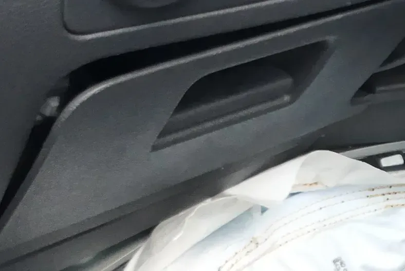 VW Golf 5 Verkleidung Fach Blende Abdeckung Handschuhfach links 5K1858365Cschwar - Bild 1