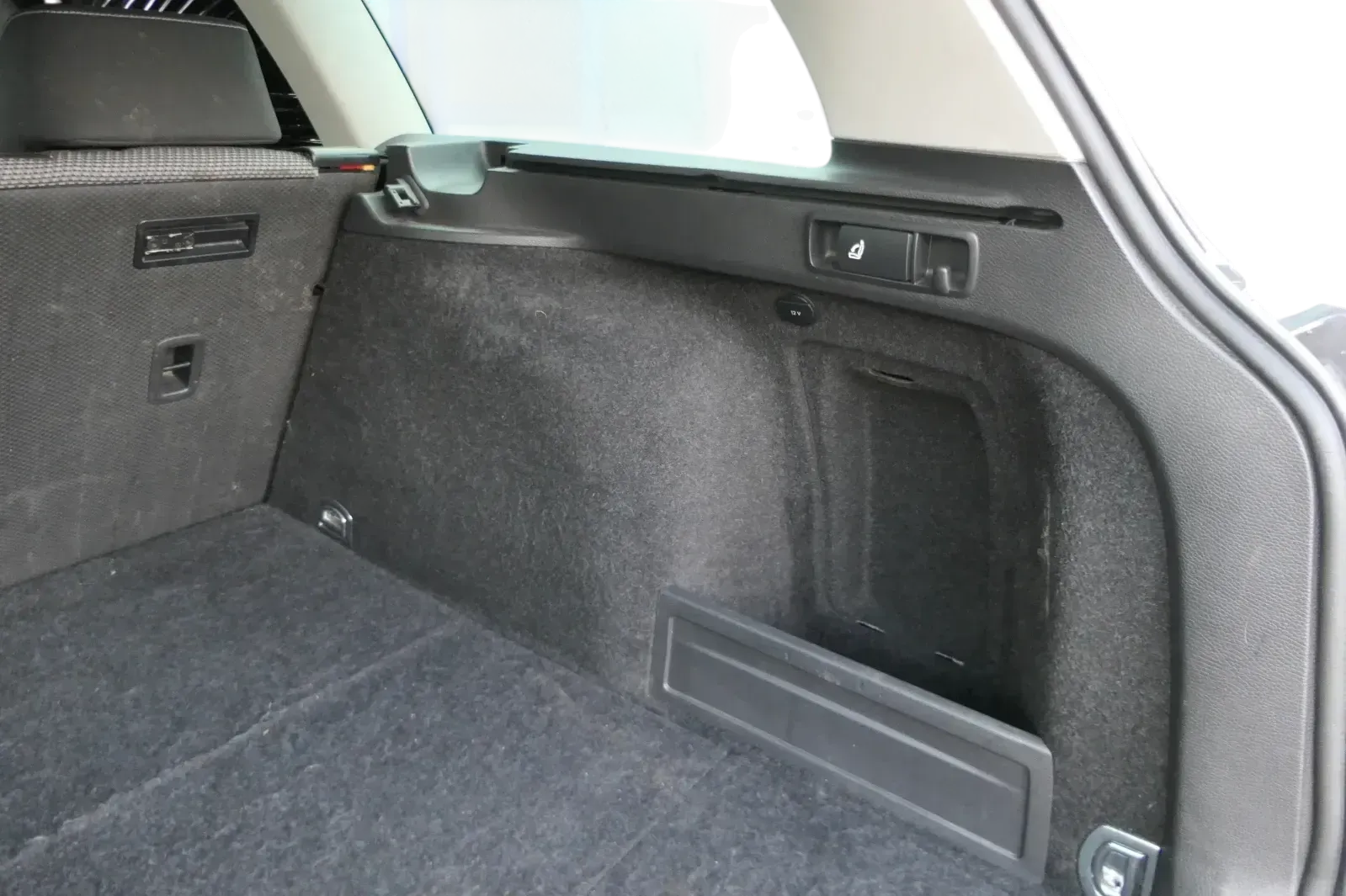VW Passat 3C B7 Kombi Abdeckung Verkleidung Kofferraum hinten rechts schwarz - Bild 1