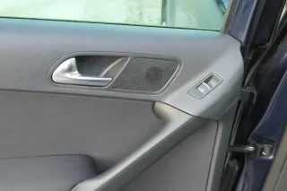 VW Tiguan 5N 1x Türverkleidung Verkleidung Tür hinten links schwarz - Bild 4