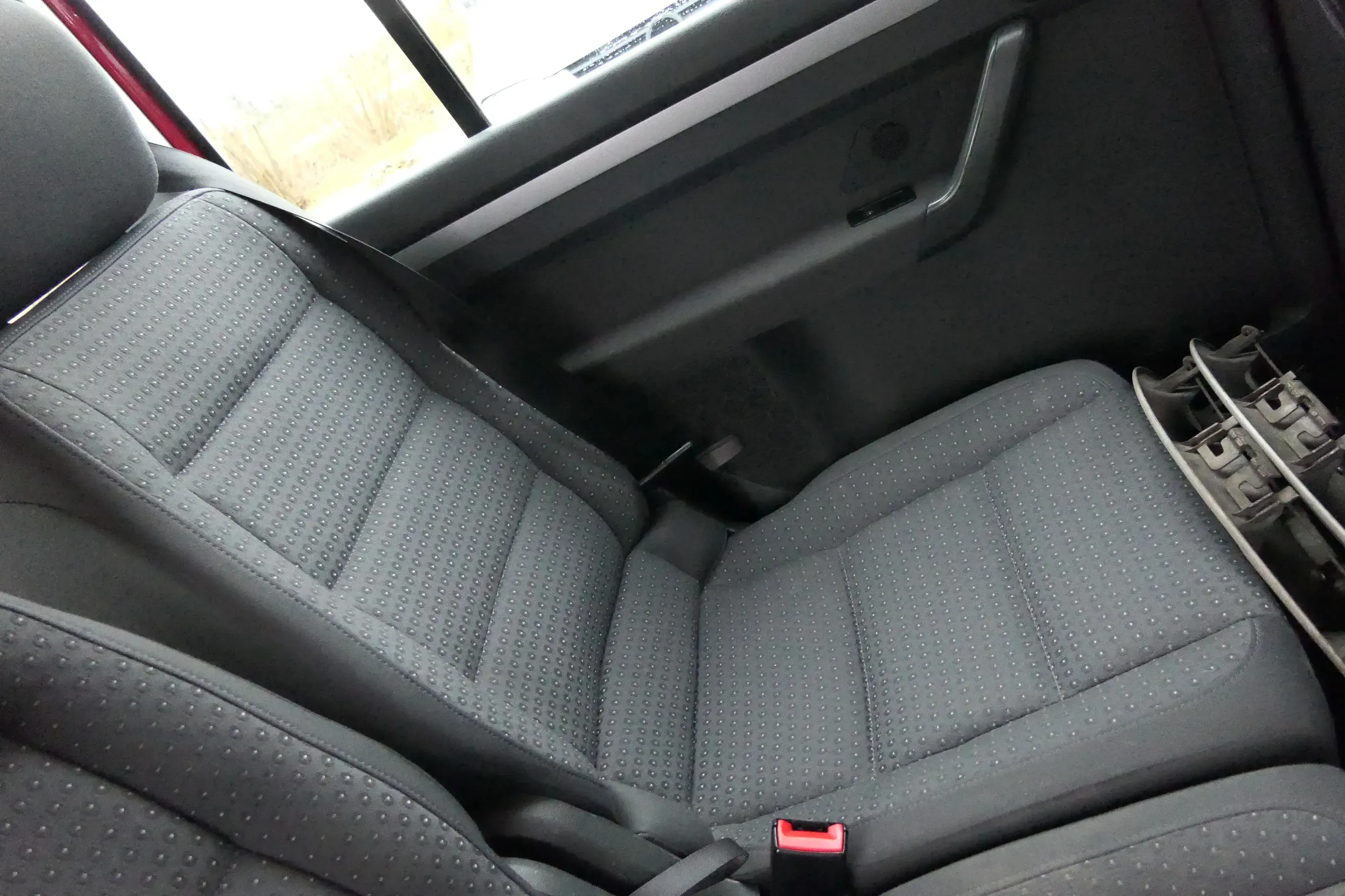 VW Touran Sitz hinten links anthrazit (hinterm Fahrersitz) Rücksitz - Bild 1