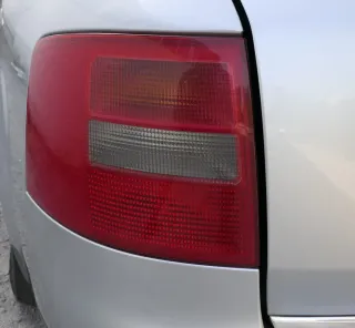 A6 4B Kombi Avant Rücklicht hinten links Heckleuchte 4B9945095D Lampenträger - Bild 2
