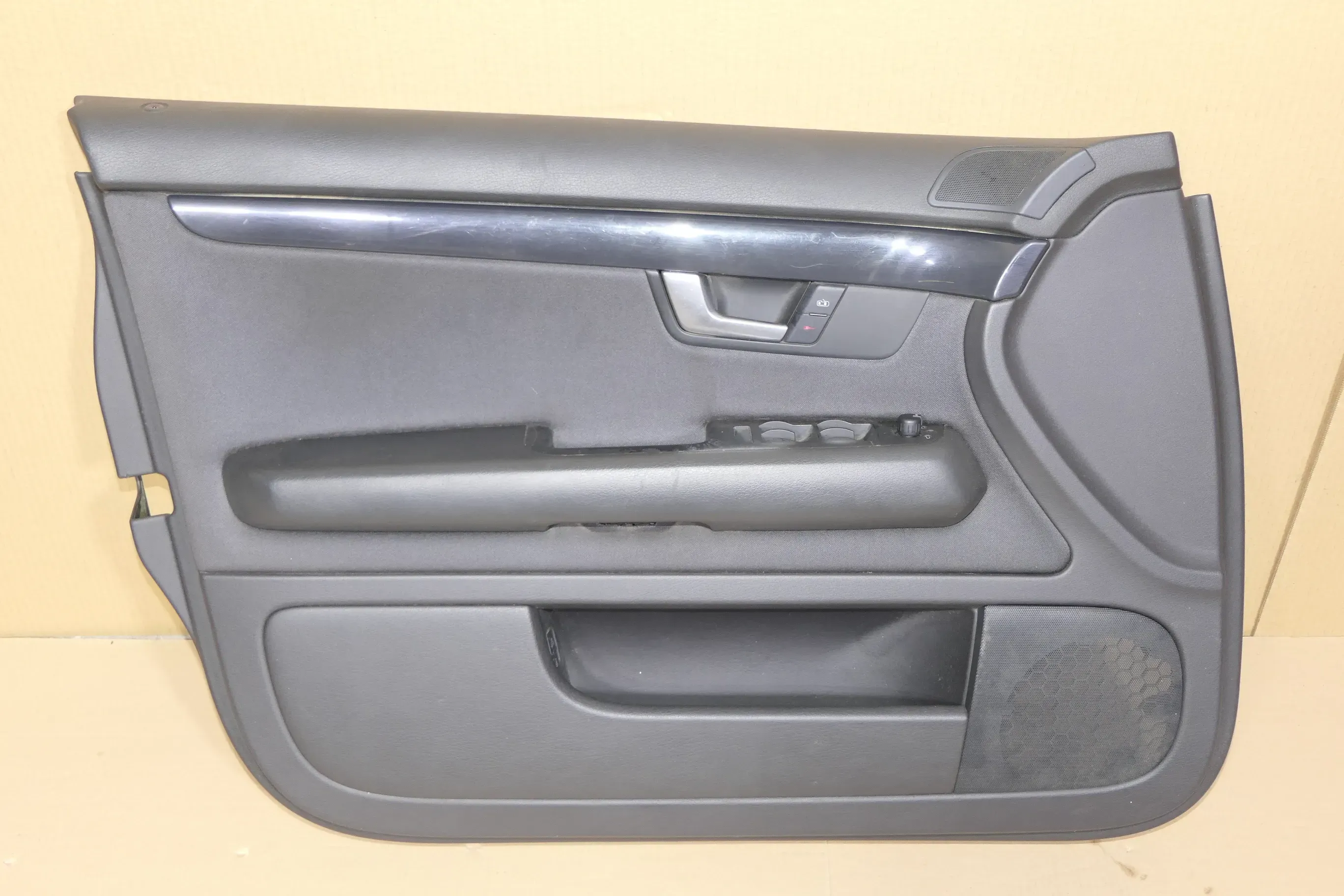Audi A4 8E B6 Türverkleidung Verkleidung Tür vorne links anthrazit - Bild 1