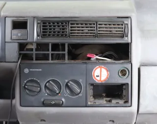 VW T4 Rahmen um Aschenbecher Abdeckung Zigarettenanzünder Lüftungsdüse - Bild 1