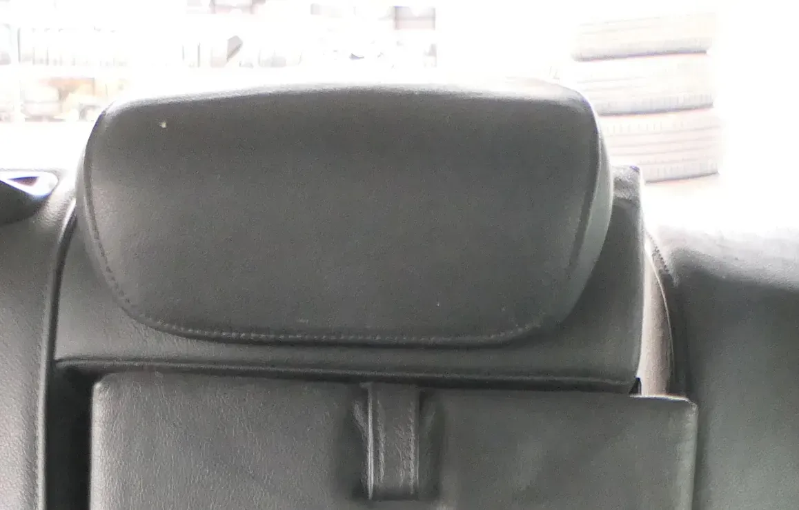 Audi A4 B8 8K Kopfstütze hinten in der Mitte schwarz Leder Milano - Bild 1