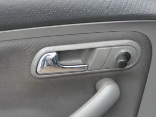 1x Seat Ibiza 6L Türverkleidung Verkleidung Tür vorne links 2/3-Türer Griff - Bild 3