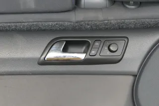 1x VW Polo 9N 9N3 Türverkleidung Verkleidung Tür vorne links  4/5-Türer dunkel - Bild 4