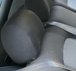 1x Seat Leon Toledeo 1M Sitz hinten mitte oder links rechts Kopfstütze schwarz - Bild 1