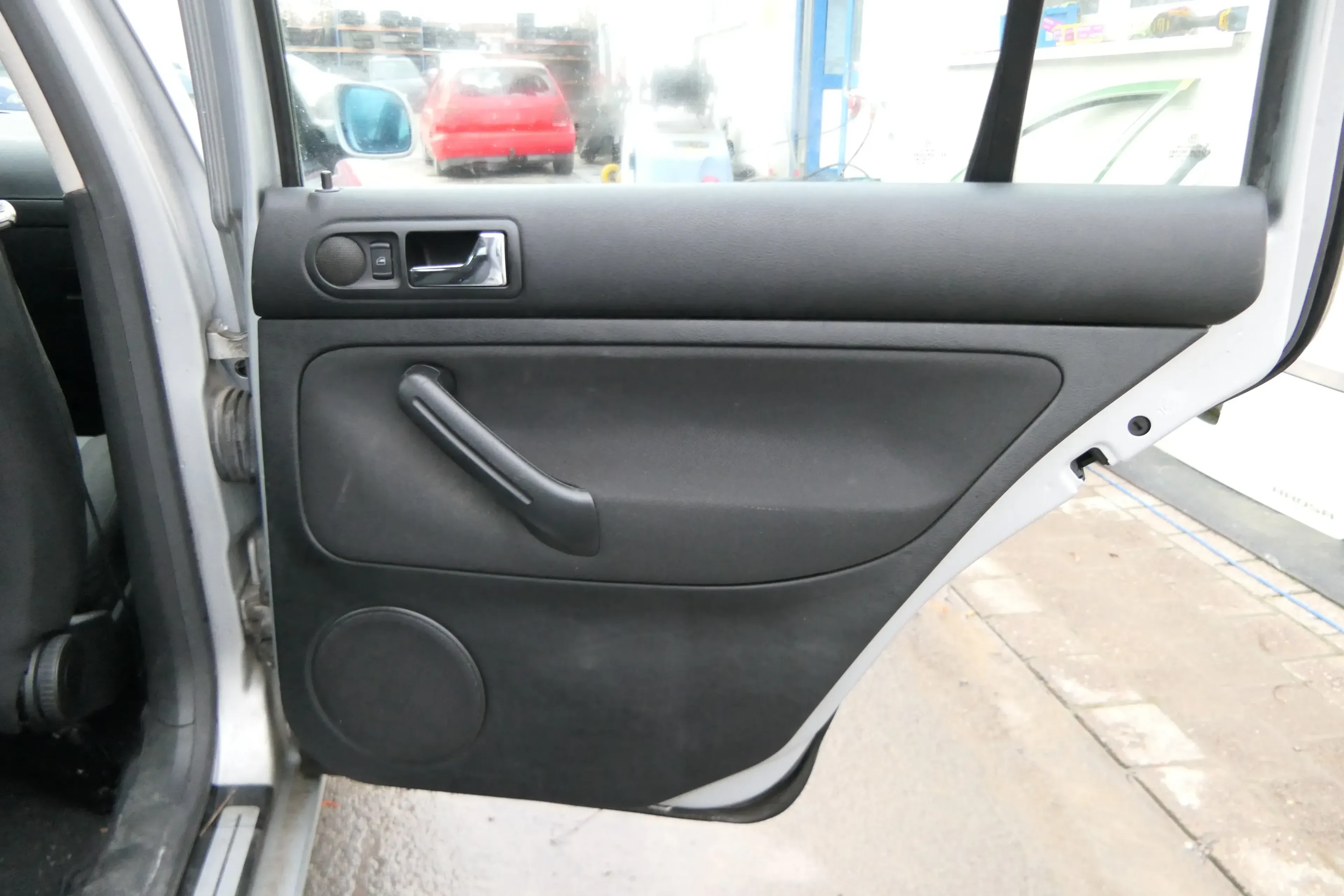 1x VW Golf 4 1J Kombi Türverkleidung Verkleidung Tür hinten rechts schwarz - Bild 1