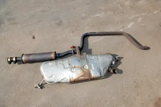 VW Golf 5 V Auspuff Endschalldämpfer hinten 1,4 BUD Motor 59kw 80PS Mittelscha - Bild 3