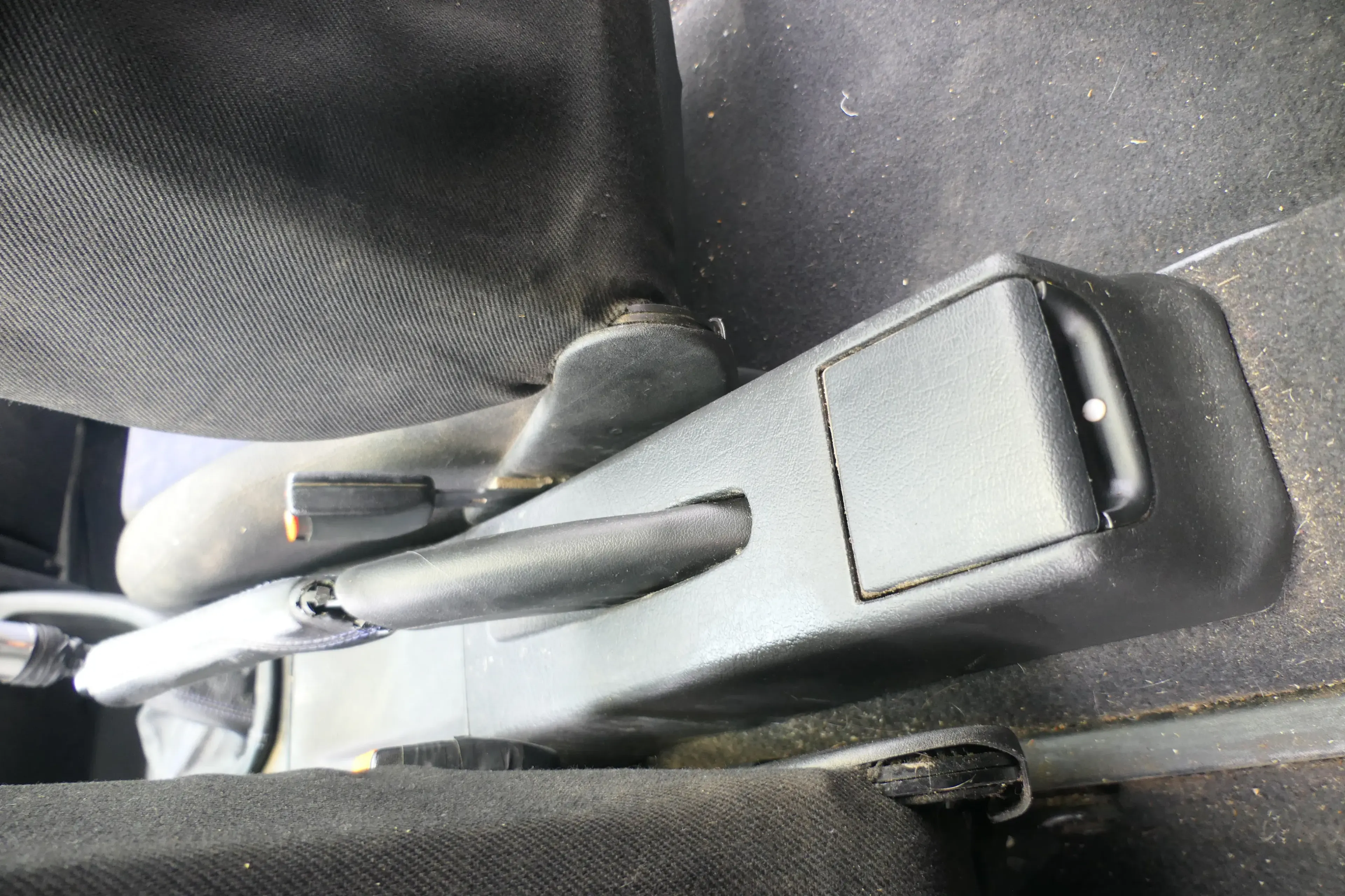 VW Golf 3 1H 1E Cabrio Mitteltunnel Aschenbecher hinten Verkleidung schwarz - Bild 1