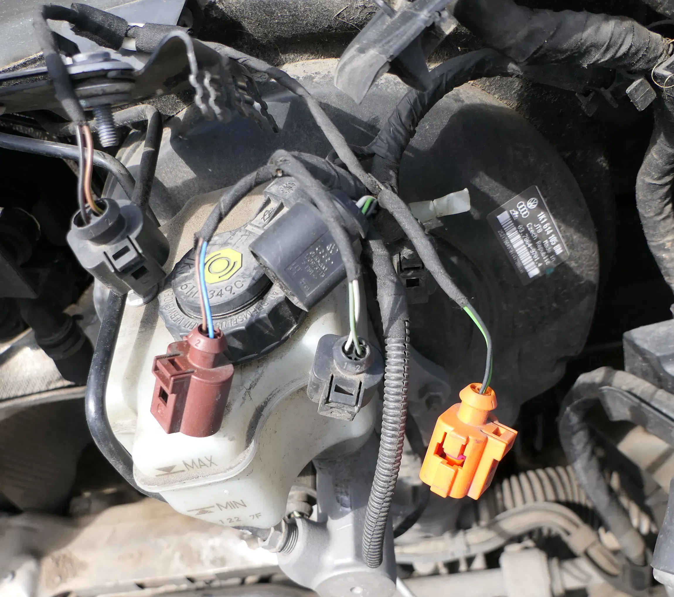 VW Golf 5 Eos Touran Bremskraftverstärker Bremskraftregler 1K1614105BM - Bild 1