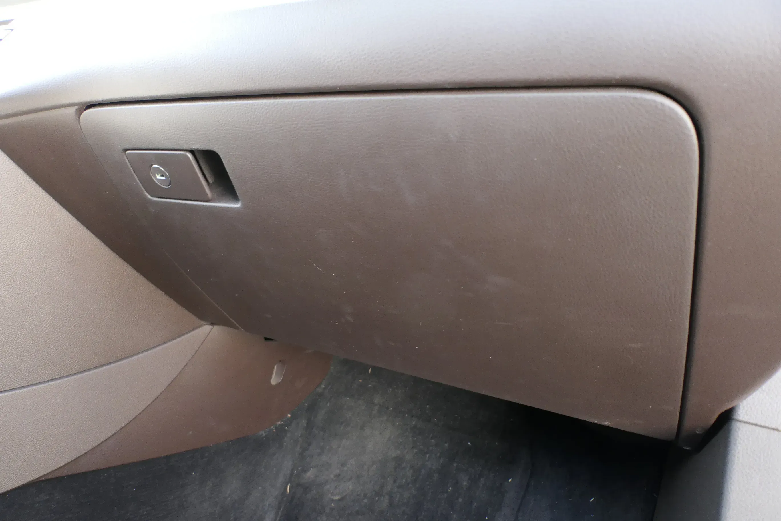 VW Passat 3C B7 Handschuhfach Handschuhfachdeckel Deckel Klappe braun - Bild 1
