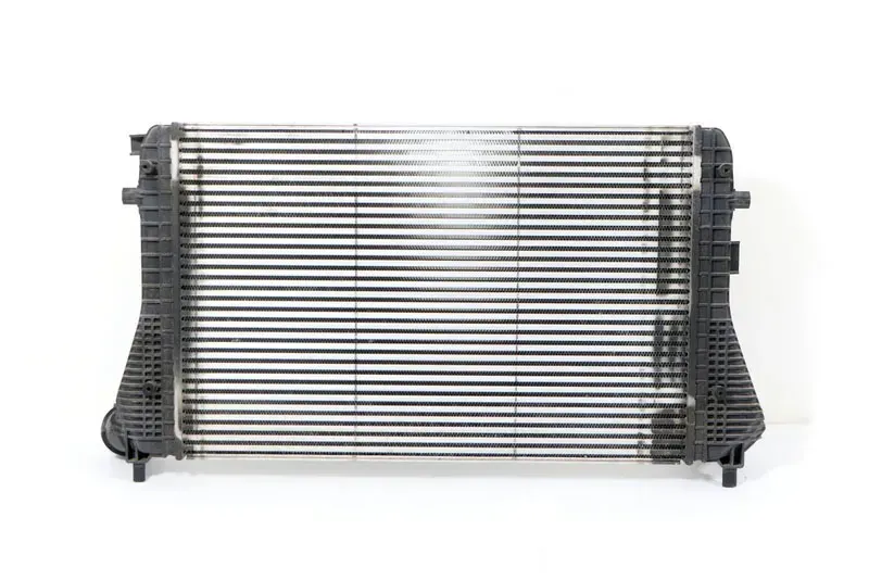 VW Passat 3C B7 Ladeluftkühler Ladeluft Kühler - Bild 1