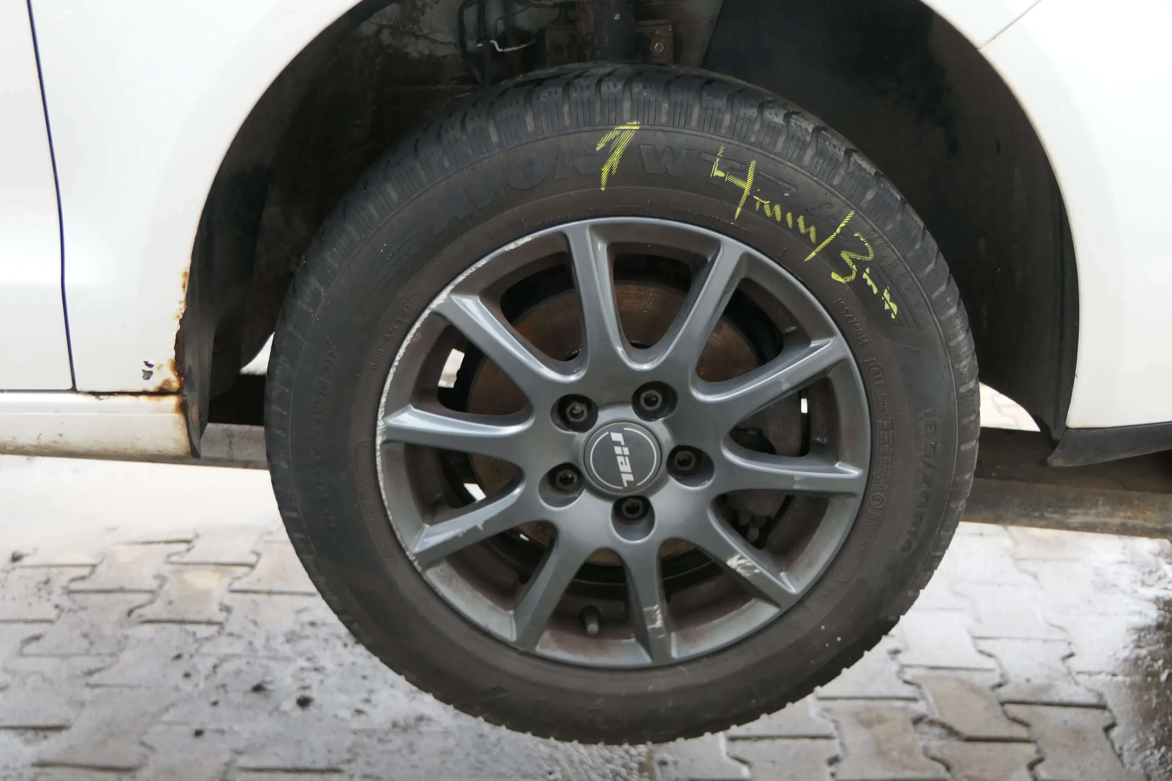 4x Polo 9N Ibiza Alufelgen Reifen 165/70 R14 - 2-4mm KBA 42692 Winterreifen Alu - Bild 1