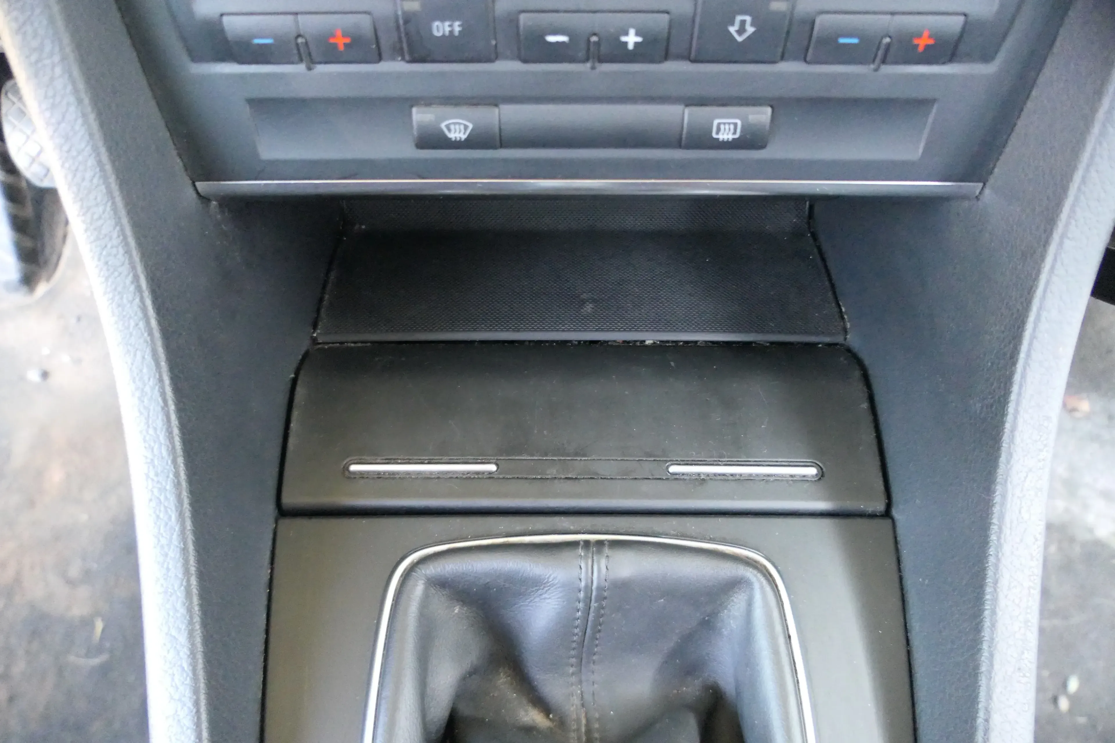 Audi A4 B6 8E Aschenbecher vorne 8E0857951H 4PK schwarz - Bild 1
