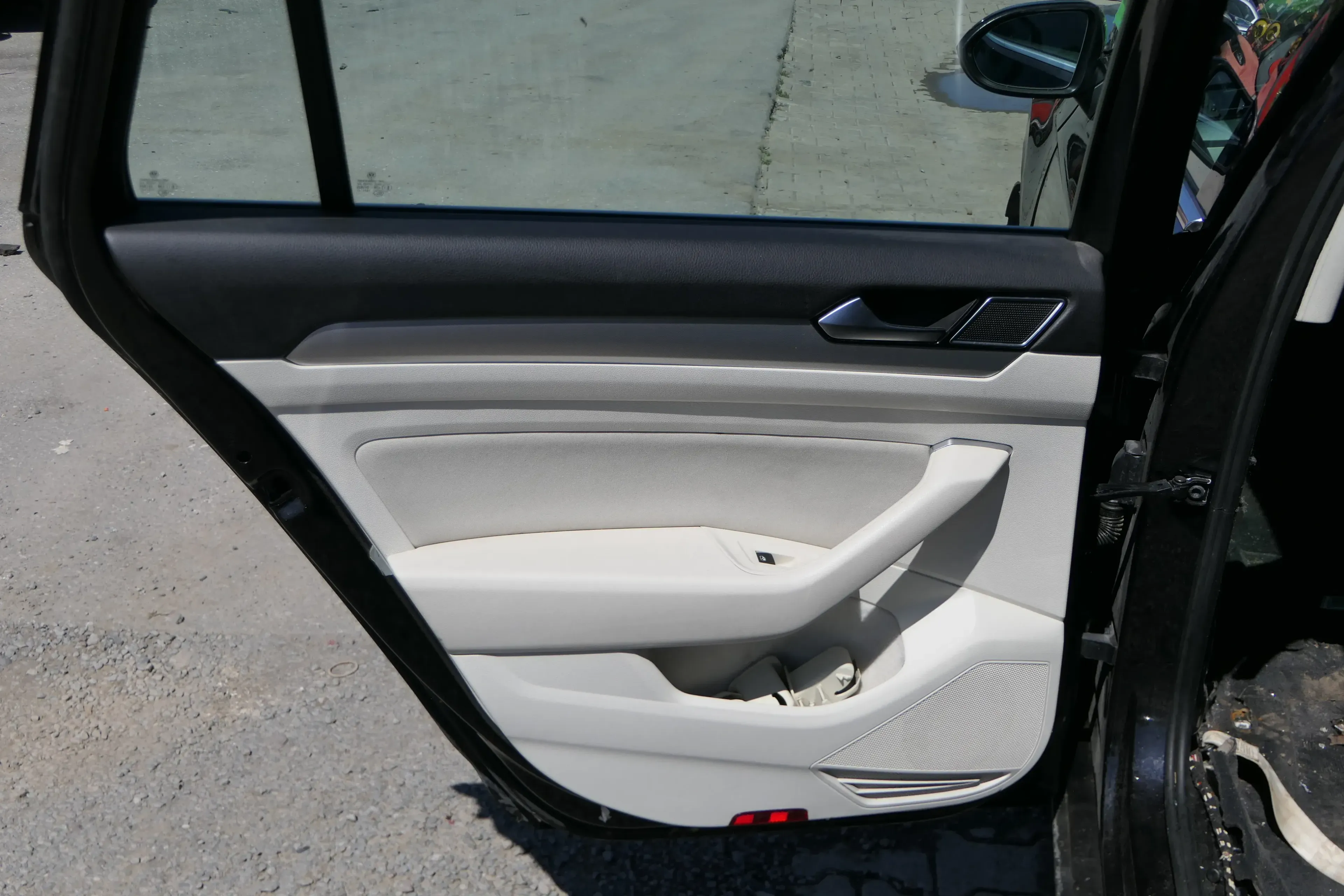 Passat 3C B8 3G 1x Türverkleidung Verkleidung Tür hinten links weiß St. Tropez - Bild 1