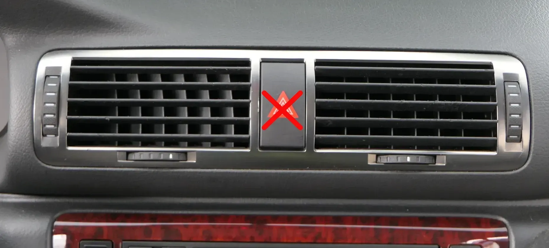 Skoda Superb 3U Lüftungsdüse Düse Lüftung vorne in der Mitte 3U0820951A - Bild 1