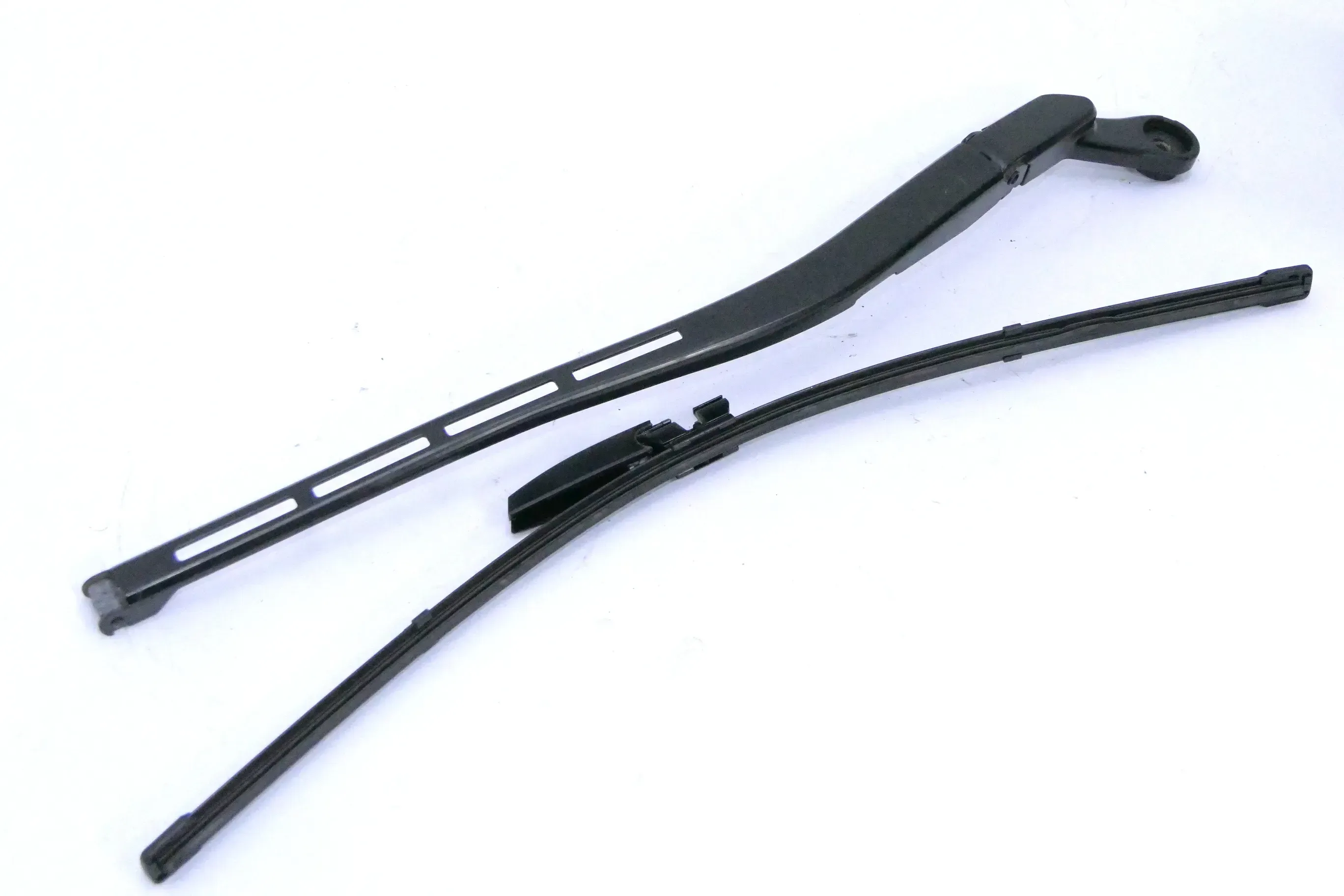 Audi A4 8E B7 B6 Wischerarm Arm Scheibenwischer vorne rechts 8E1955408C - Bild 1