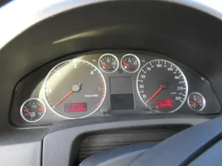 Audi A6 4B Tacho Tachometer Kombiinstrument 352.000km 4B0920900Q 2,5 TDI Quattro - Bild 1