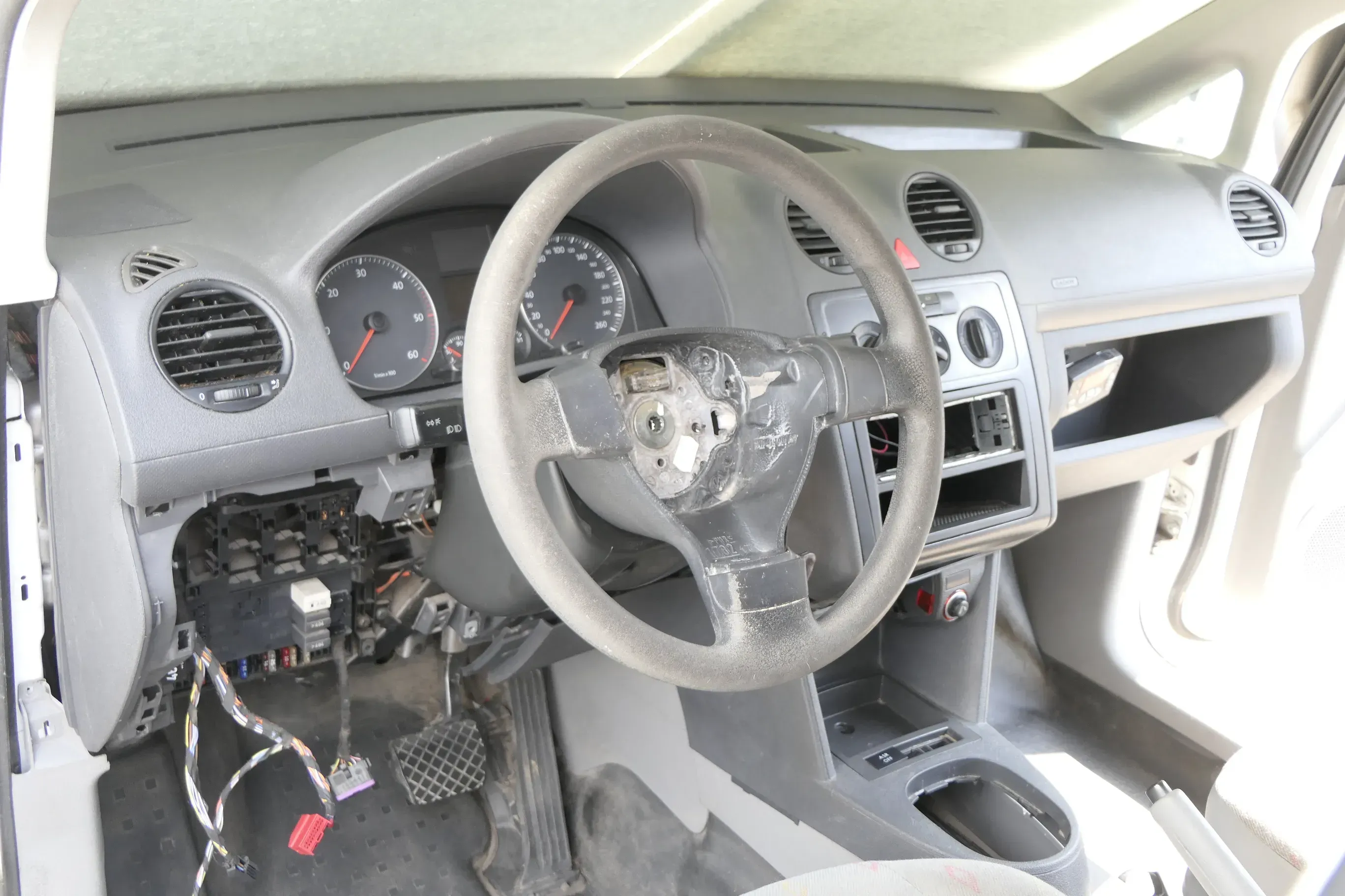 VW Caddy 3 2K Armaturenbrett Cockpit Amaturbrett anthraz -ohne Anbauteile - Bild 1