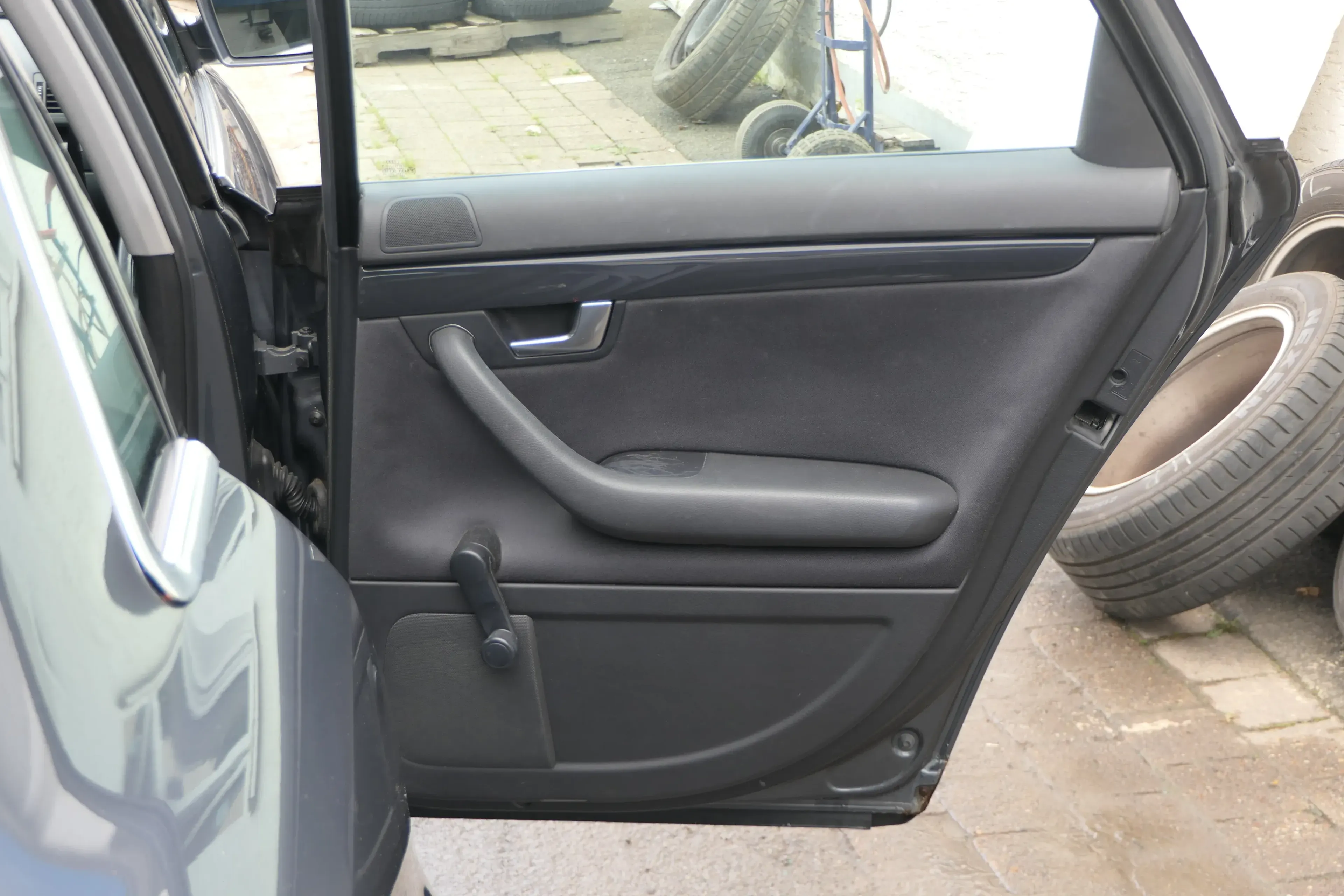 1x A4 8E B6 Türverkleidung Verkleidung Tür hinten rechts schwarz soul - Bild 1