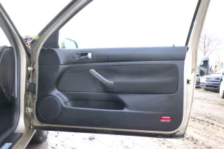 1x VW Golf 4 Türverkleidung Verkleidung Tür vorne rechts schwarz 2/3-Türer - Bild 1