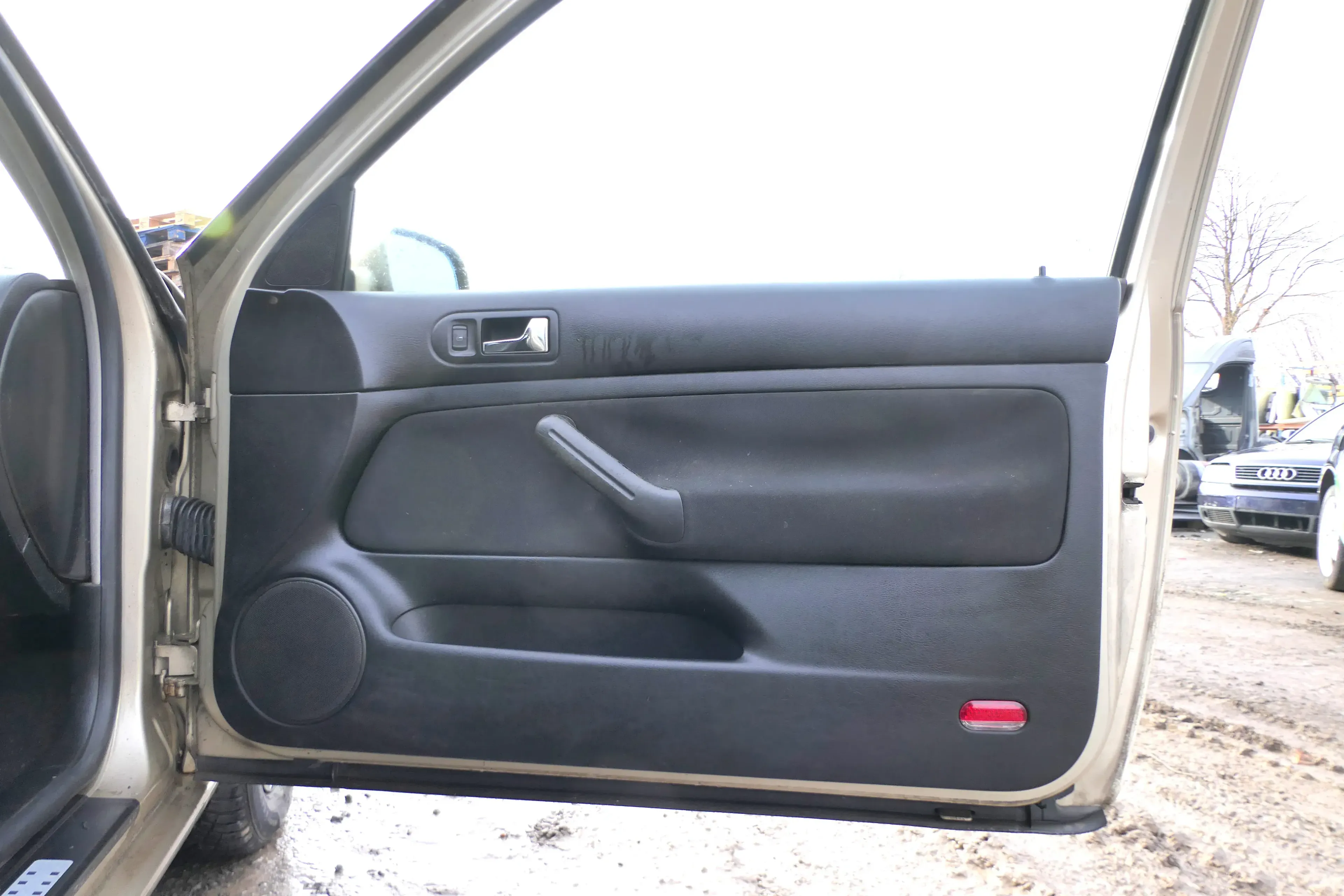 1x VW Golf 4 Türverkleidung Verkleidung Tür vorne rechts schwarz 2/3-Türer - Bild 1