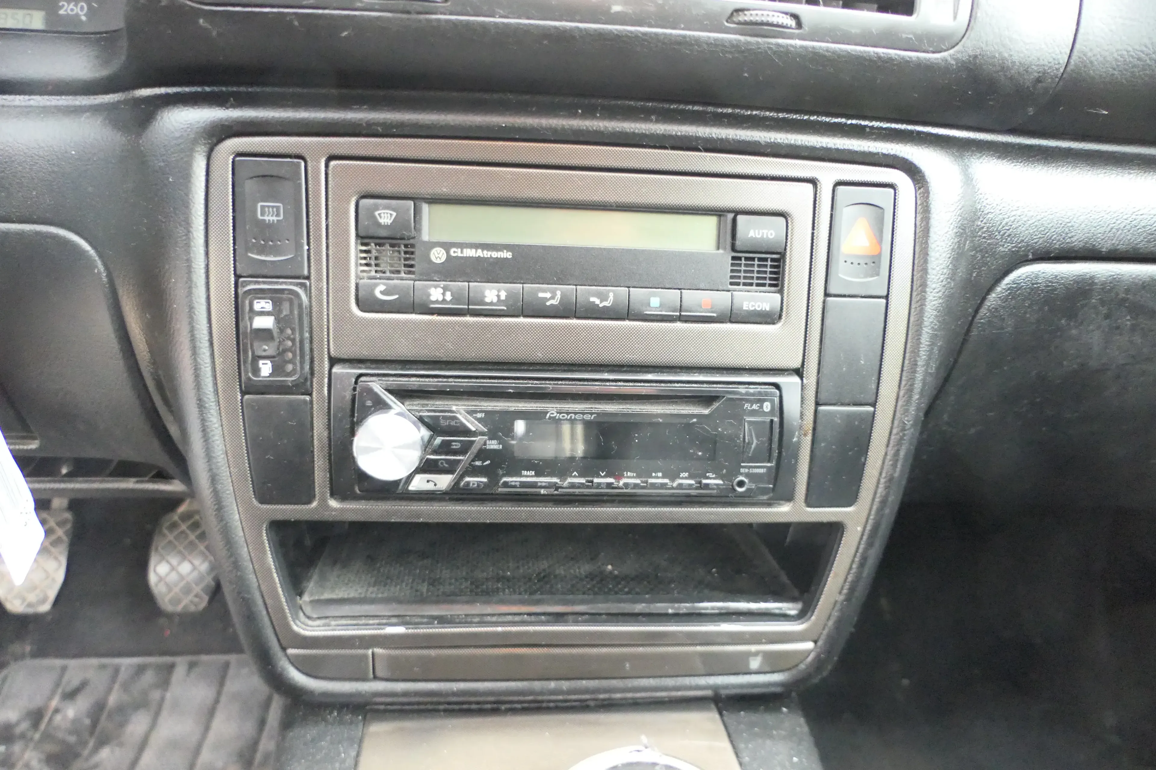 VW Passat 3B 3BG Mittelkonsole Verkleidung Aschenbecher Dekor netzoptik Optik - Bild 1