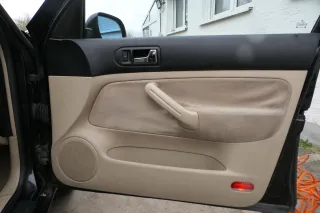 1x Golf 4 Bora Türverkleidung Verkleidung Tür vorne rechts 4/5-Türer hellbeige - Bild 1