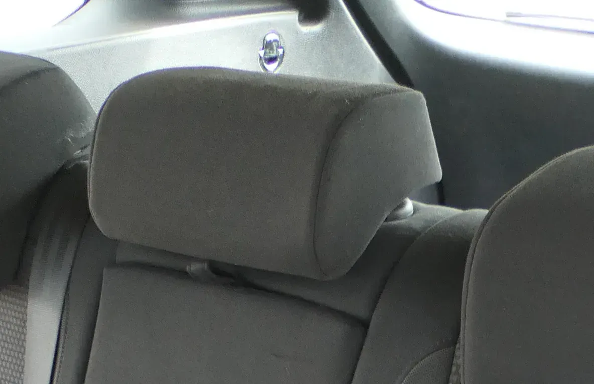 Golf 6 Variant Kombi AJ5 Kopfstützen Kopfstütze hinten in Mitte mittig schwarz - Bild 1