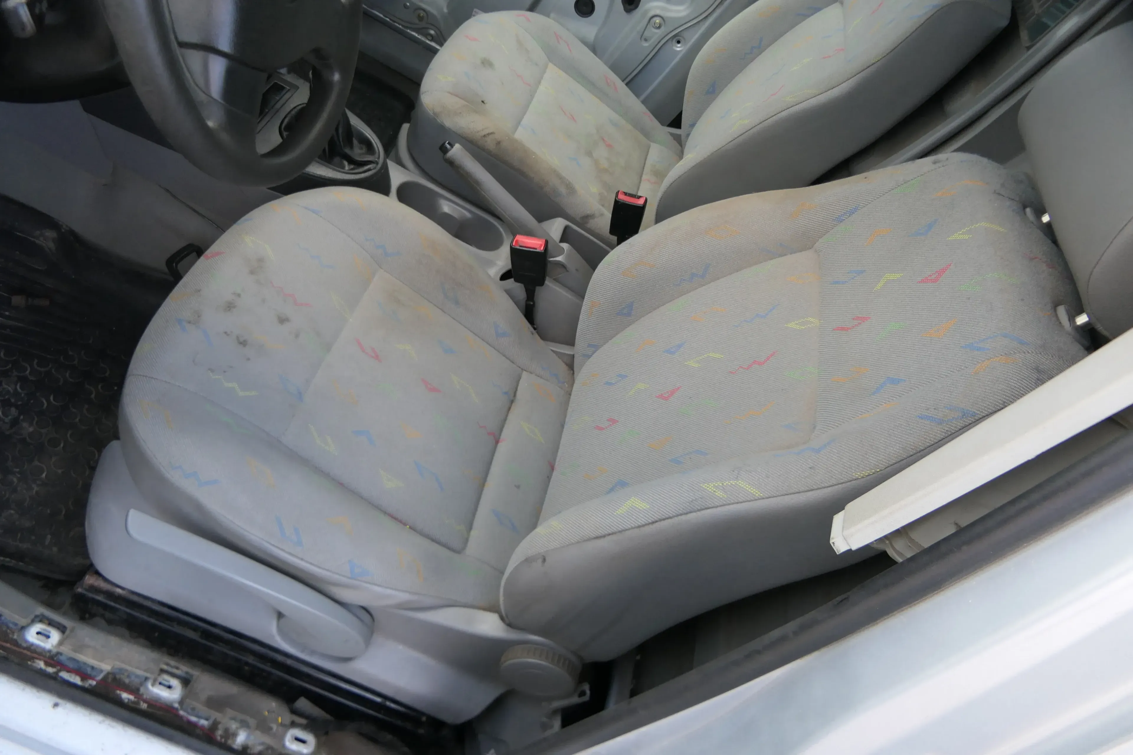 VW Caddy 3 2k Sitz Fahrersitz vorne links Fahrer (ohne Kopfstütze) - Bild 1