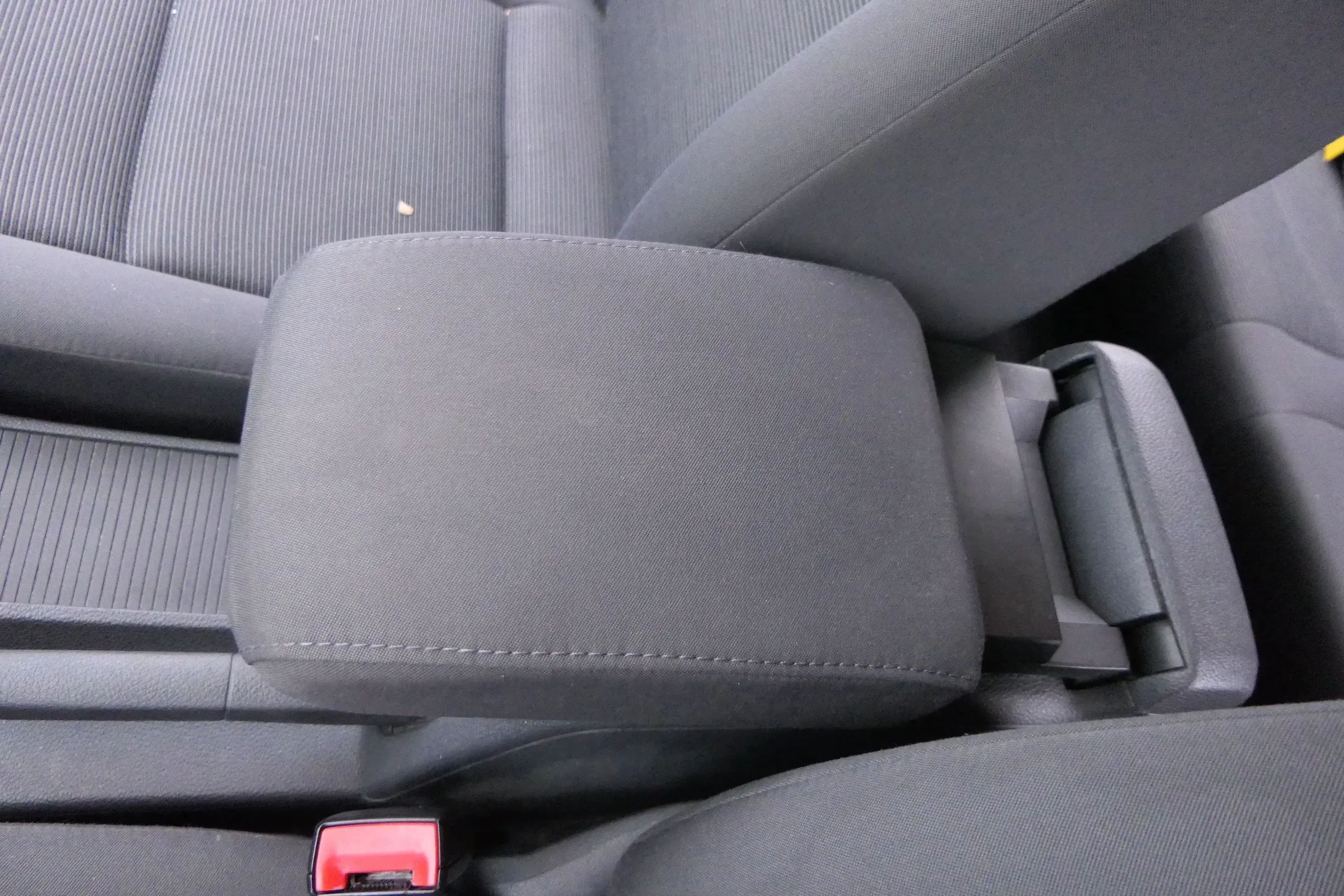 VW Golf 5 V 1K Mittelarmlehne Armlehne Lehne Mitte Original anthrazit verschieba - Bild 1