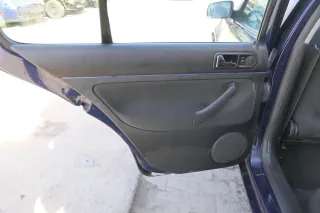 1x VW Golf 4 1J Limousine Türverkleidung Verkleidung Tür hinten links Griff - Bild 1