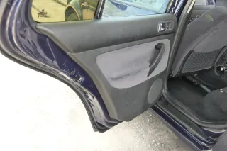 1x VW Golf 4 1J Limousine Türverkleidung Verkleidung Tür hinten links Griff - Bild 3