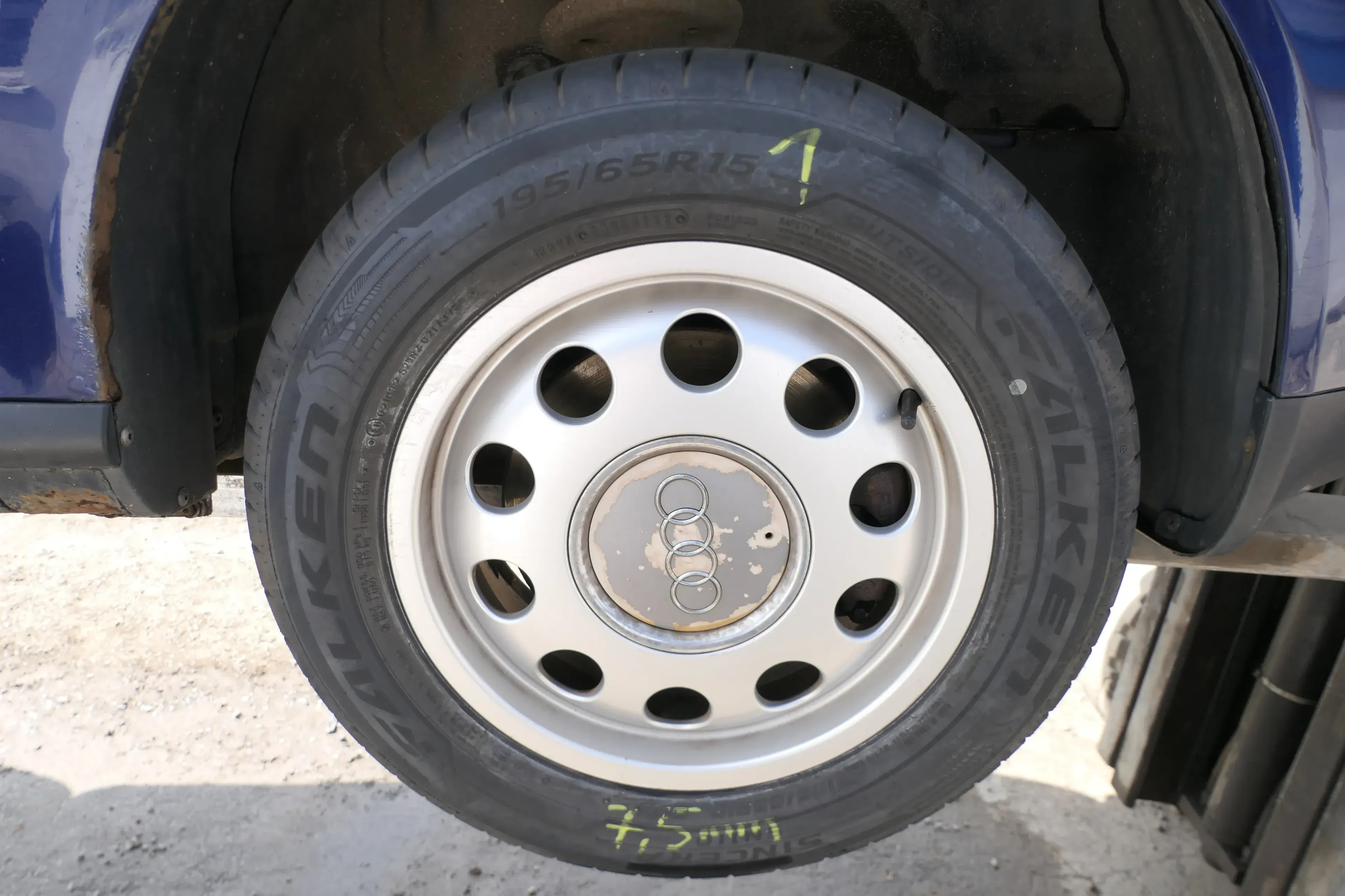 4x Audi A3 8L Alufelgen Reifen 195/65 R15 Sommerreifen 5-7mm 8L0601025E - Bild 1