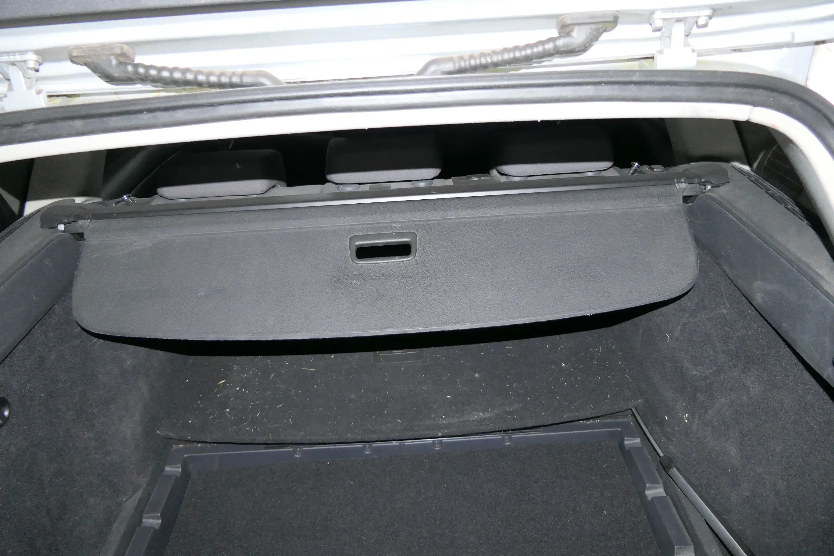 VW Golf 5 +6 AJ5 Kombi Variant Laderaumabdeckung Rollo Kofferraum schwarz - Bild 1