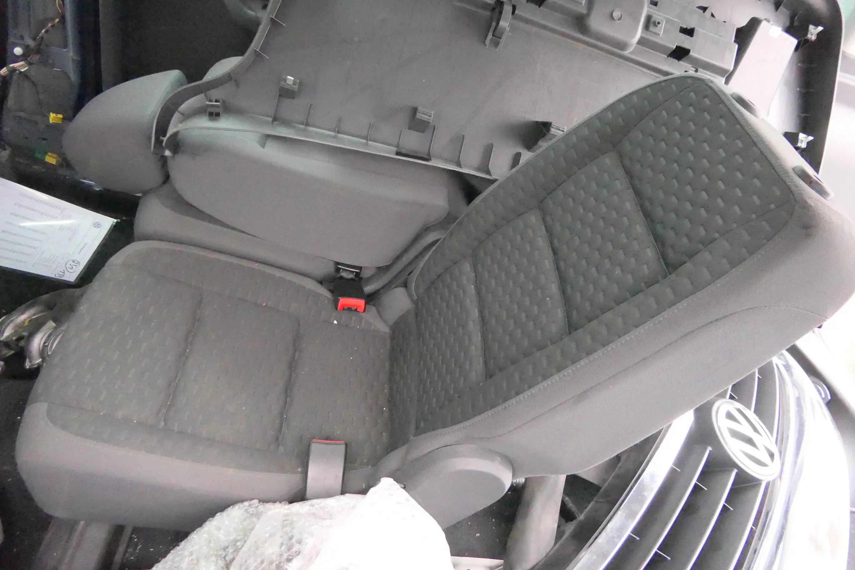 VW Touran Sitz hinten mitte titanschwarz/anthrazit (hinter Fahrersitz) Rücksitz - Bild 1