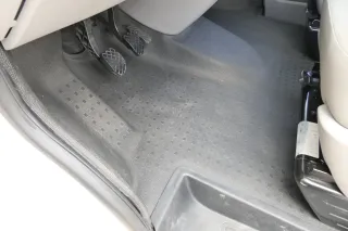 VW T5 Facelift Teppich Innenraumteppich Innen Boden Beodenbelag vorne Gummi - Bild 1