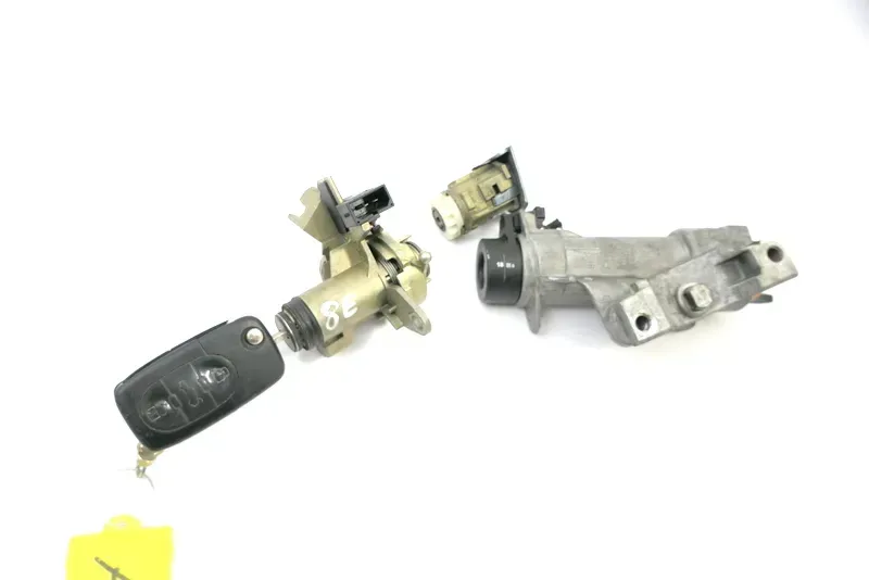 Audi A4 B6 8E Schloßsystem Türschloß mit 1x Schlüssel Schloß Zündschloß Heckschl - Bild 1