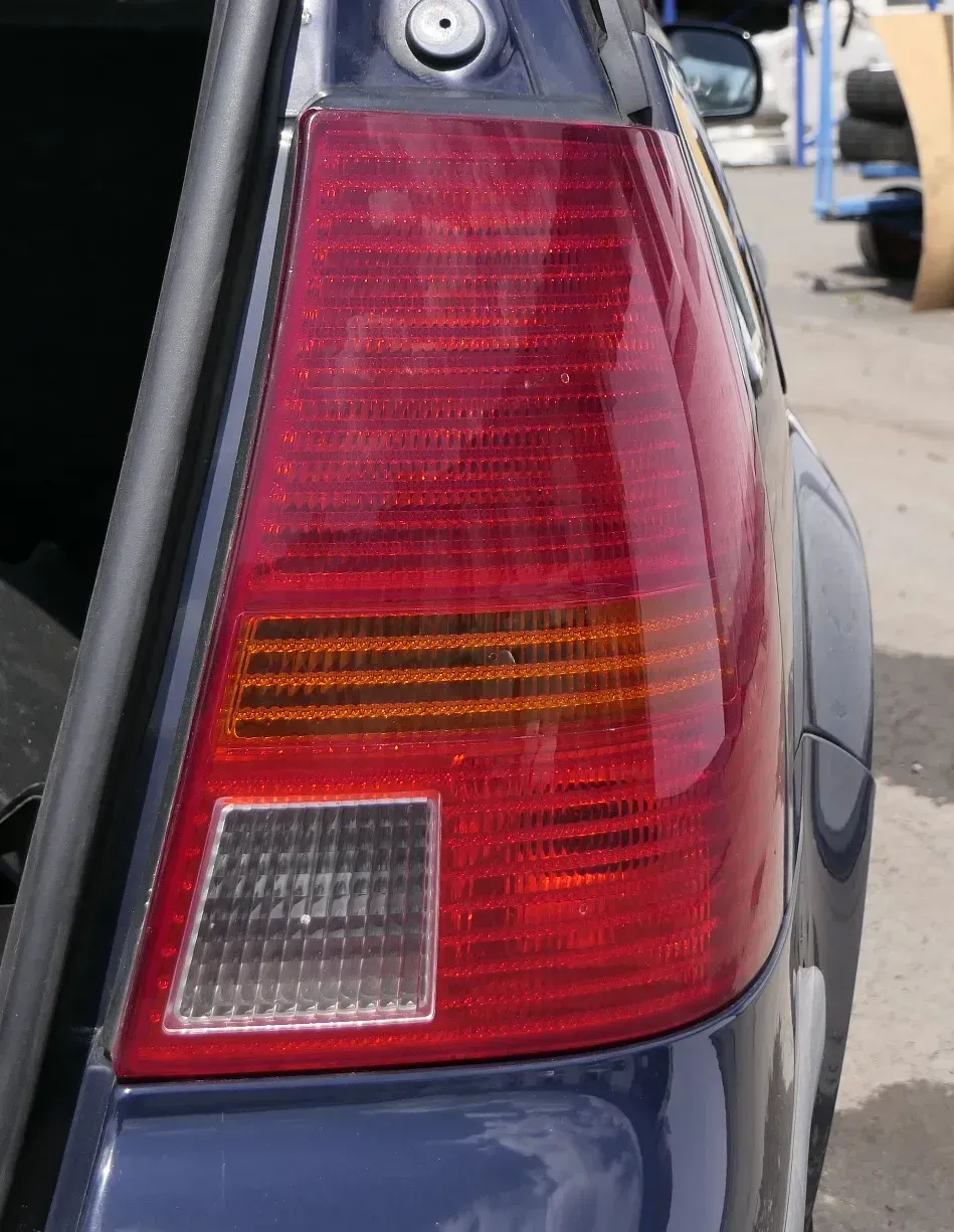 Golf 4 Variant Kombi Rücklicht hinten rechts Rückleuchte Lampenträger original - Bild 1