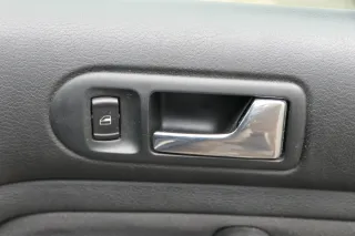 1x Golf 4 Bora Türverkleidung Verkleidung Tür vorne rechts 4/5-Türer schwarz - Bild 3