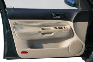 1x Golf 4 Bora Türverkleidung Verkleidung Tür vorne links 4/5-Türer hellbeige - Bild 1